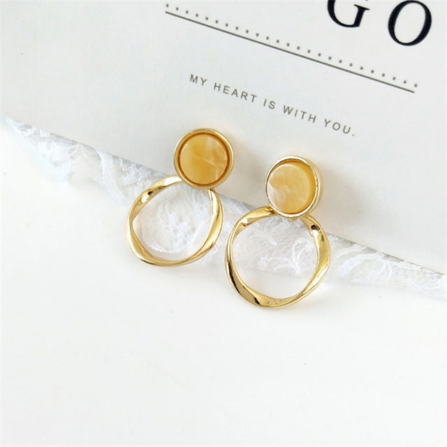 Resin Twist Hoop Earrings — Vintage Vibe, Modern Wear